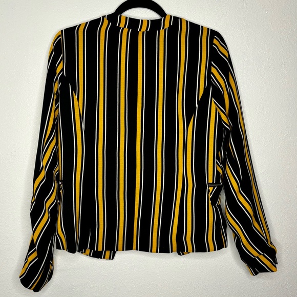 Multicolor striped blazer size medium - Picture 2 of 4